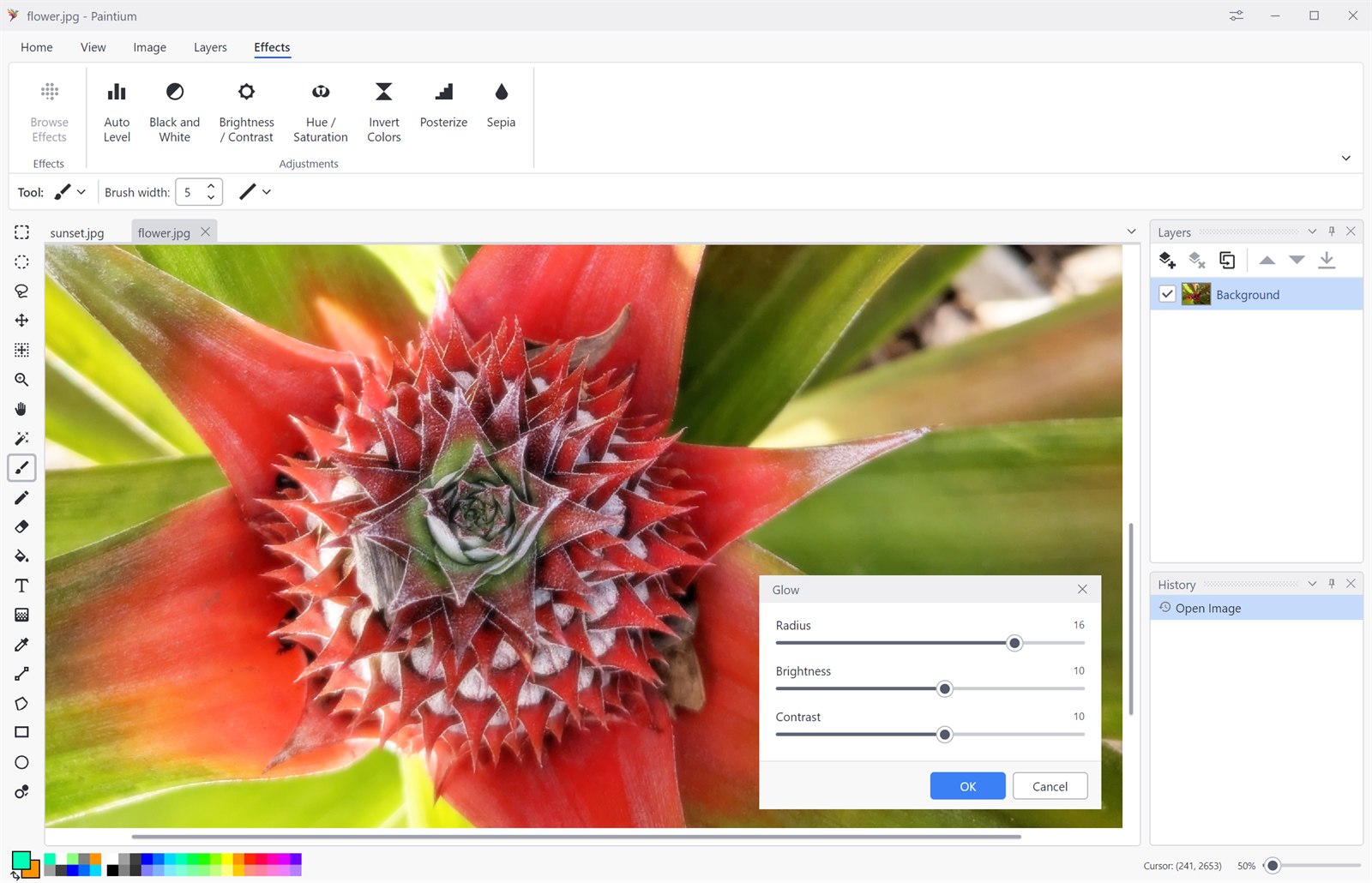 The Glow effect dialog previewing live on the canvas